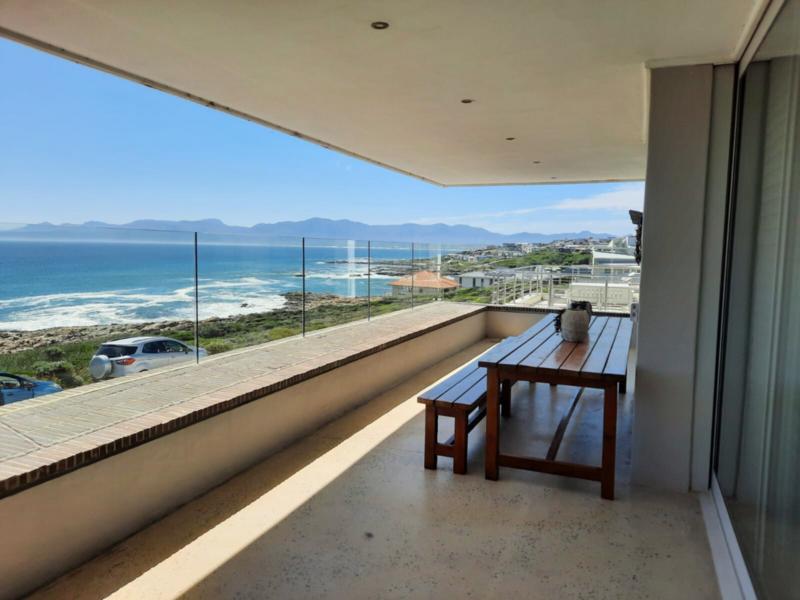 4 Bedroom Property for Sale in Perlemoenbaai Western Cape